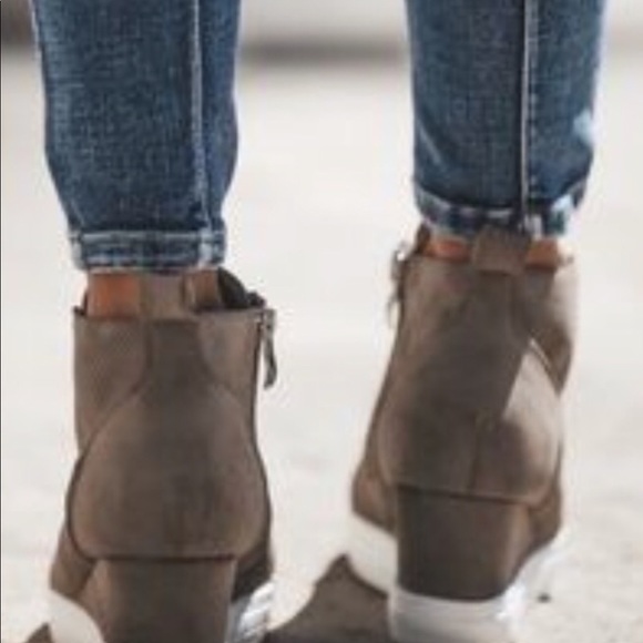 ☀️ PRICE FIRM☀️WEDGE SNEAKERS. - Picture 3 of 11